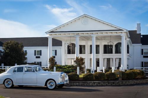 Фотография гостиницы The Campbell House Lexington, Curio Collection by Hilton