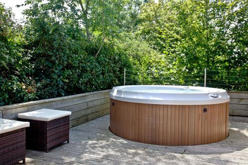 Фотография гостевого дома Cedar Lodge, Strawberryfield Park