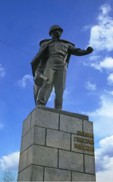 Фотографии памятника 
            Памятник  Г.И. Кунавину
