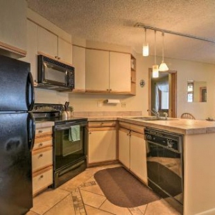 Фотография гостевого дома Ski-In and Ski-Out Winter Park Condo with Hot Tub Access