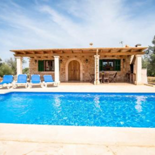 Фотография гостевого дома Son Garrot mit Pool und Wifi