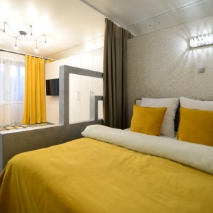 Фотография квартиры Квартира Яркая Уютная в Сердце Города Отдых в Желтом Интерьере Посуточно