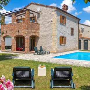 Фотография гостевого дома Three-Bedroom Holiday Home in Vodnjan