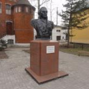 Фотография памятника Бюст фельдмаршала Михаила Илларионовича Кутузова 