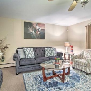 Фотография гостевого дома Quiet Home with Patio, Smart TVs 30 Mi to Dwtn Chi!