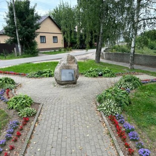 Фотография памятника Памятник Летописцу Диеву