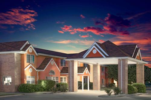 Фотография гостиницы Microtel Inn & Suites by Wyndham Amarillo