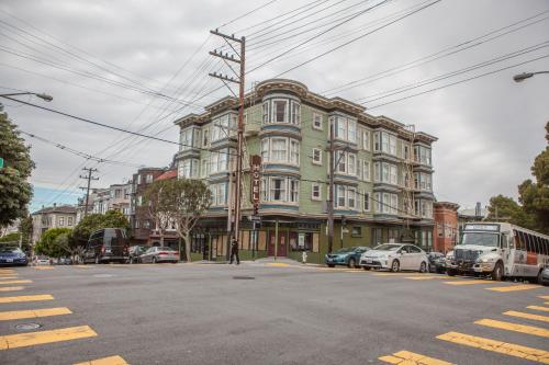 Фотография гостиницы Casa Loma Hotel