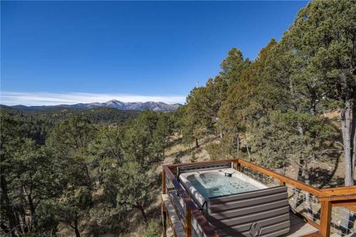 Фотография гостевого дома Neeley Mountain House, 2 Bedroom, Sleeps 4, Hot Tub, Wood Burning Fireplace