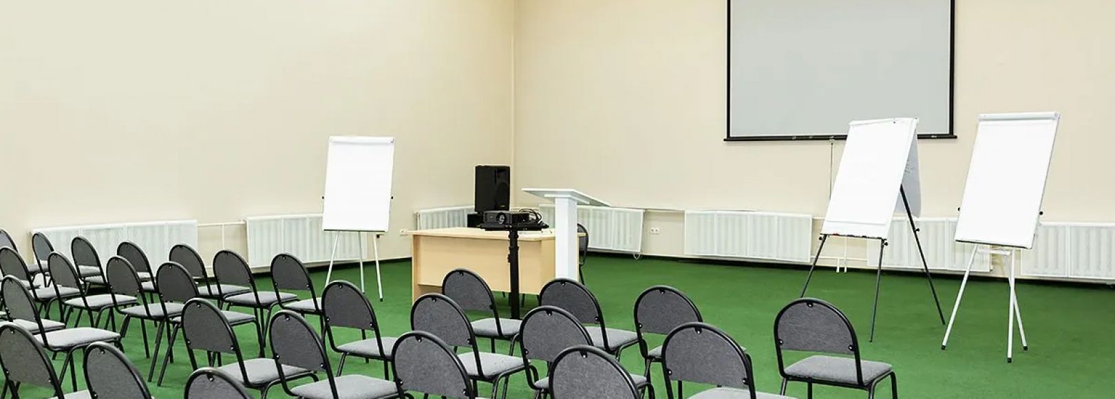 Фотография конференц-зала Эммаус Волга Клуб