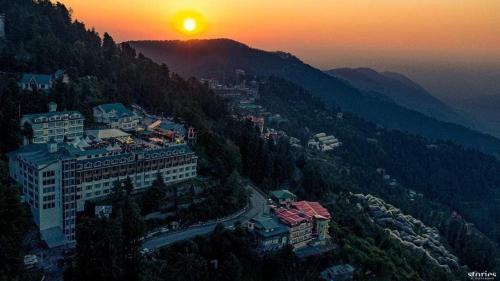 Фотографии гостиницы 
            Royal Tulip Shimla, Kufri