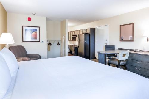 Фотография гостиницы Candlewood Suites Lakeville I-35, an IHG Hotel