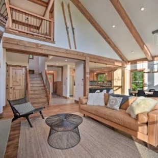 Фотография гостевого дома Luxury Home with Deck Explore the Catskill Mtns!