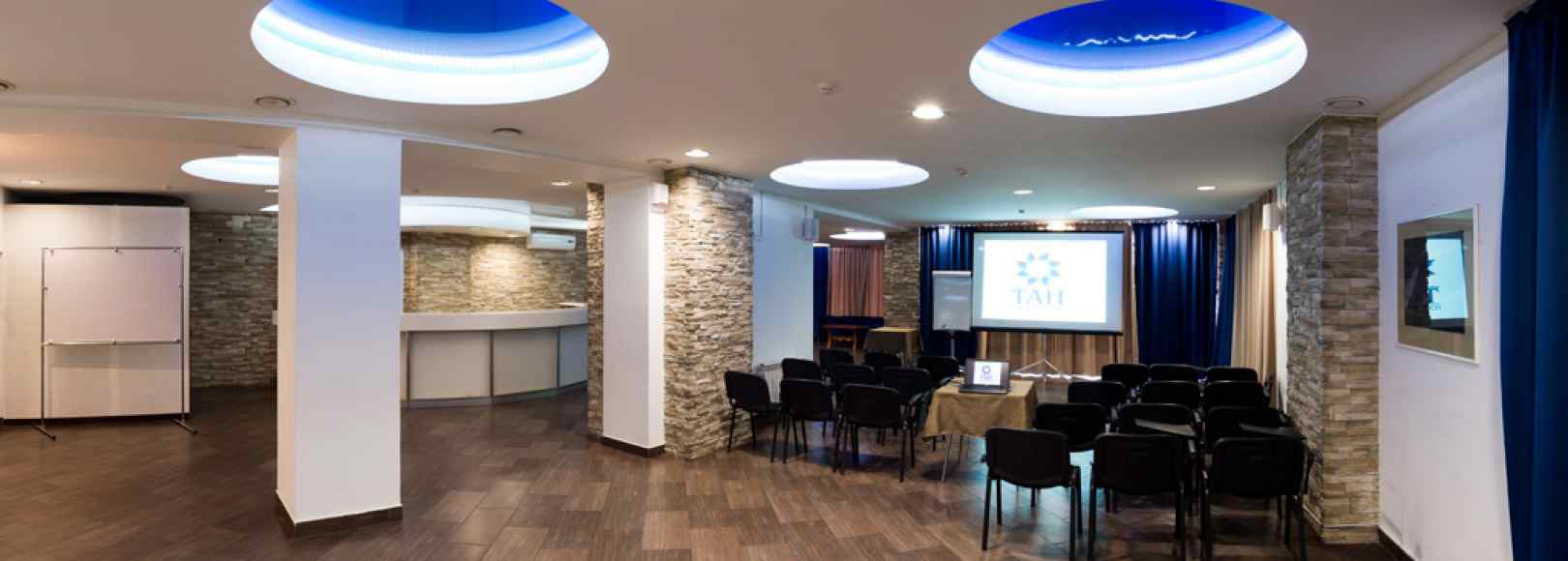 Фотография конференц-зала НУР