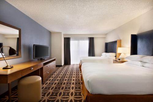 Фотография гостиницы Embassy Suites Dallas - DFW International Airport South