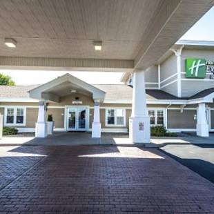 Фотографии гостиницы 
            Holiday Inn Express & Suites Iron Mountain, an IHG Hotel