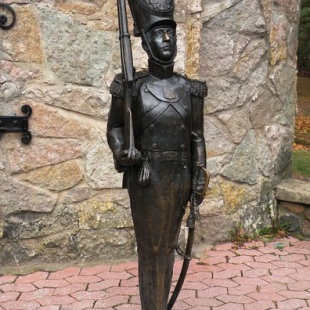 Фотография памятника Скульптура Стойкий оловянный солдатик