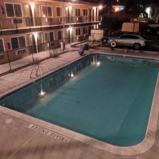 Фотографии мотеля 
            Americas Best Value Inn Thousand Oaks