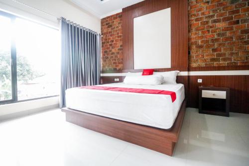 Фотография гостиницы RedDoorz Plus near Kualanamu Airport
