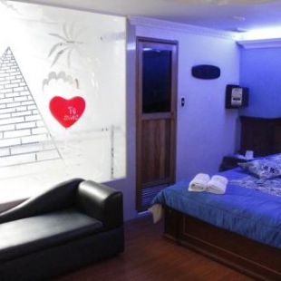 Фотография мотеля Motel Piramides De Cristal