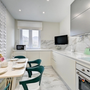 Фотография квартиры Апартаменты Morskaya Simfonya-2 с 2 сан.узлами, проектором на балконе, бассейном на территории Люкс