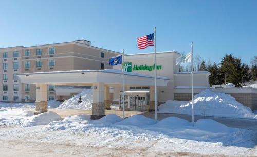 Фотография гостиницы Holiday Inn Marquette, an IHG Hotel