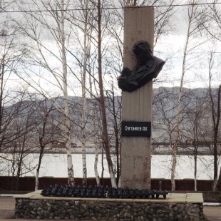 Фотография памятника Памятник Герою Советского Союза А.К. Сугоняеву