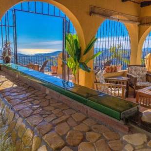 Фотографии гостевого дома 
            Casa Madre Tierra con jacuzzi piscina zona de barbacoa y preciosas vistas