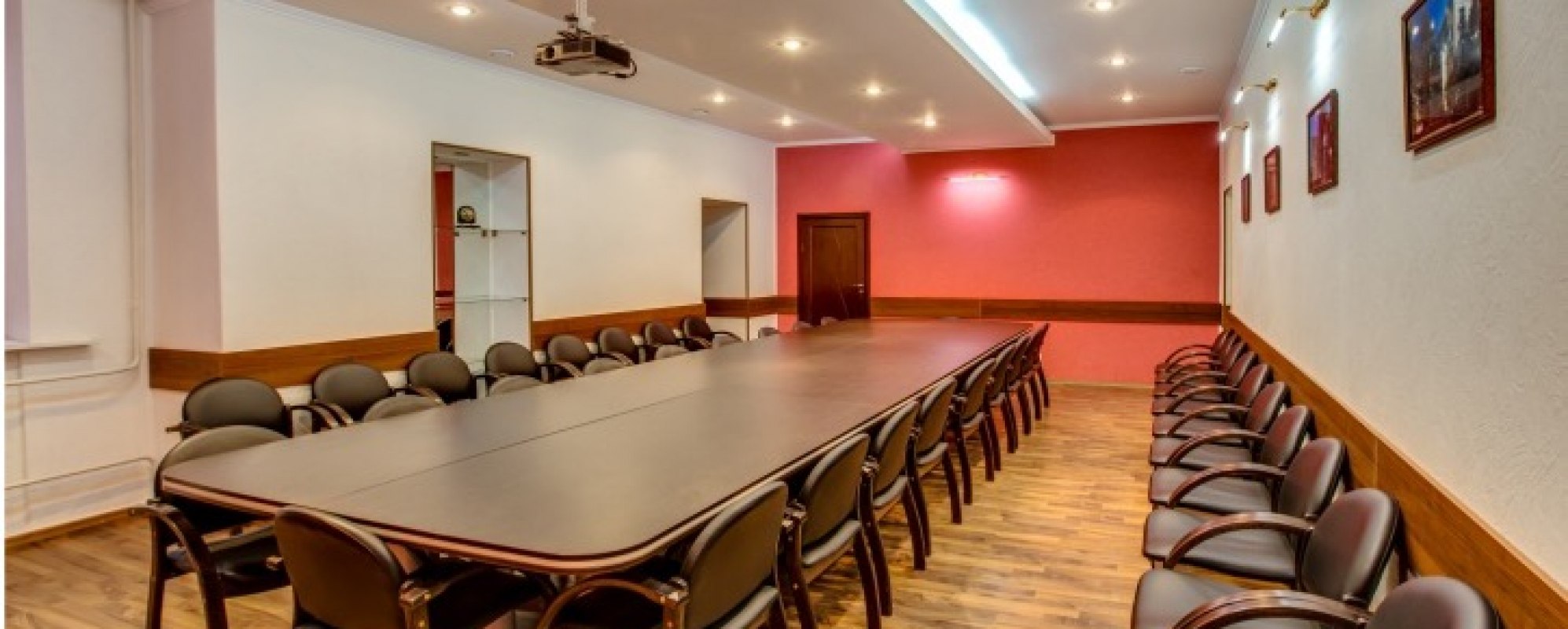 Фотографии конференц-зала Конгресс-центр Первого МГМУ имени И. М. Сеченова Малый красный зал