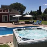 Фотография гостевого дома Casa de sol, piscina y jacuzzi en Comunidad de Madrid