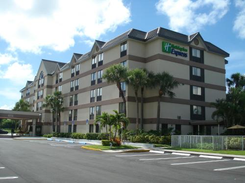 Фотография гостиницы Holiday Inn Express Fort Lauderdale North - Executive Airport, an IHG Hotel