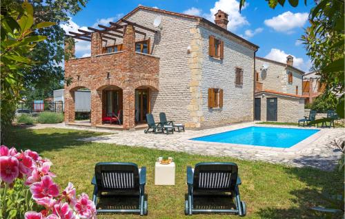 Фотографии гостевого дома
Three-Bedroom Holiday Home in Vodnjan