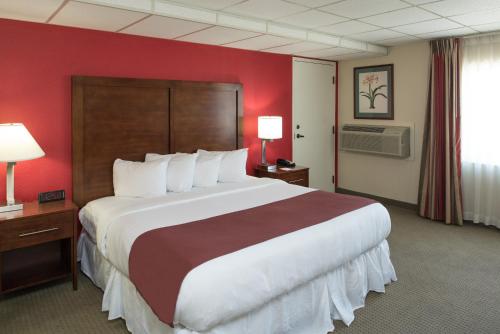 Фотография гостиницы Ramada by Wyndham Downtown Spokane