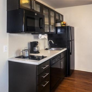 Фотография гостиницы Candlewood Suites Austin-Round Rock, an IHG Hotel