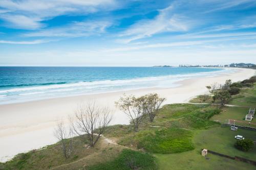 Фотография апарт отеля San Simeon Beachfront Apartments Tugun