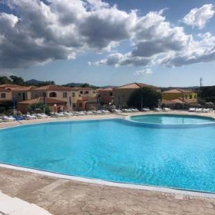 Фотография гостевого дома Appartamento villaggio Mirice con piscina