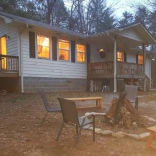 Фотографии гостевого дома 
            Ridge Retreat at Hearthstone Cabins and Camping - Pet Friendly