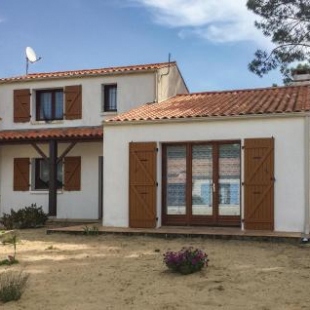 Фотография гостевого дома Three-Bedroom Holiday Home in La Tranche sur Mer