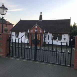 Фотографии мини отеля 
            The Bungalow