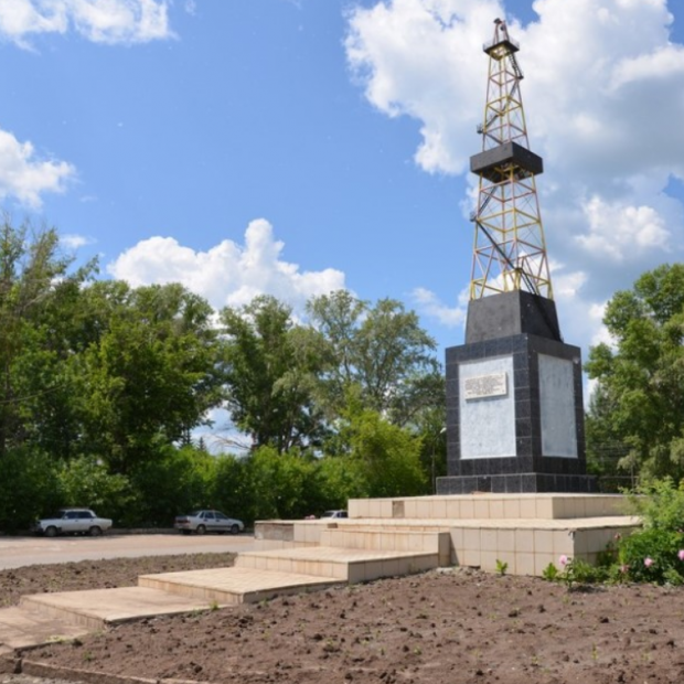 Фотография Памятник Первооткрывателям Мухановской нефти