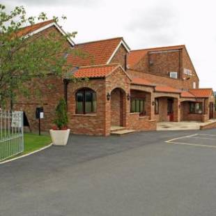 Фотографии гостиницы
OYO White Horse Lodge Hotel