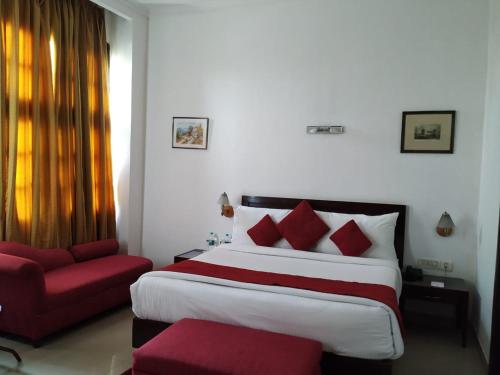 Фотографии гостиницы 
            The Corus Hotel - A Couple Friendly Hotel