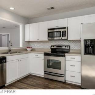 Фотографии гостевого дома
Cozy cottage feel, 5 mins from Ft. Bragg