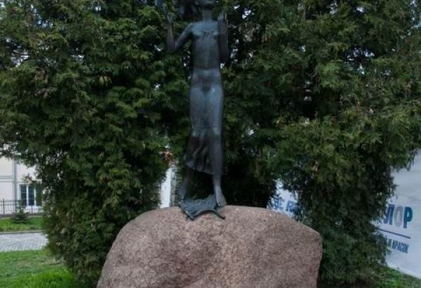 Фотография памятника Памятник Девочка с совой