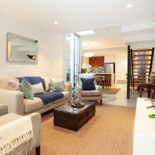 Фотография гостевого дома Quiet Family Home With Garden Courtyard Near Cafes