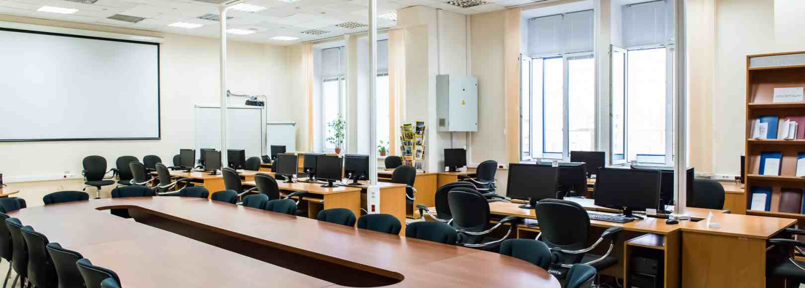 Фотография конференц-зала Зал Б4-07 Научной библиотеки СФУ
