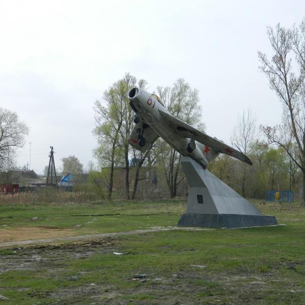 Фотографии памятника 
            Памятник летчикам