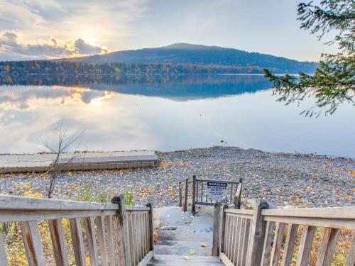 Фотография гостевого дома Bay Point Lakefront 4A Down