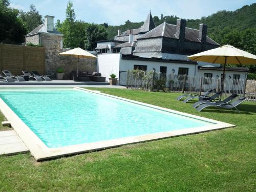 Фотография гостевого дома Stylish Mansion in Ardennes with shared Pool