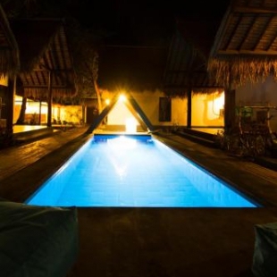 Фотография базы отдыха Black & White Cottages